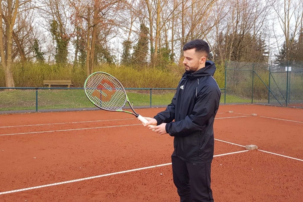 how to grip a tennis racket mario