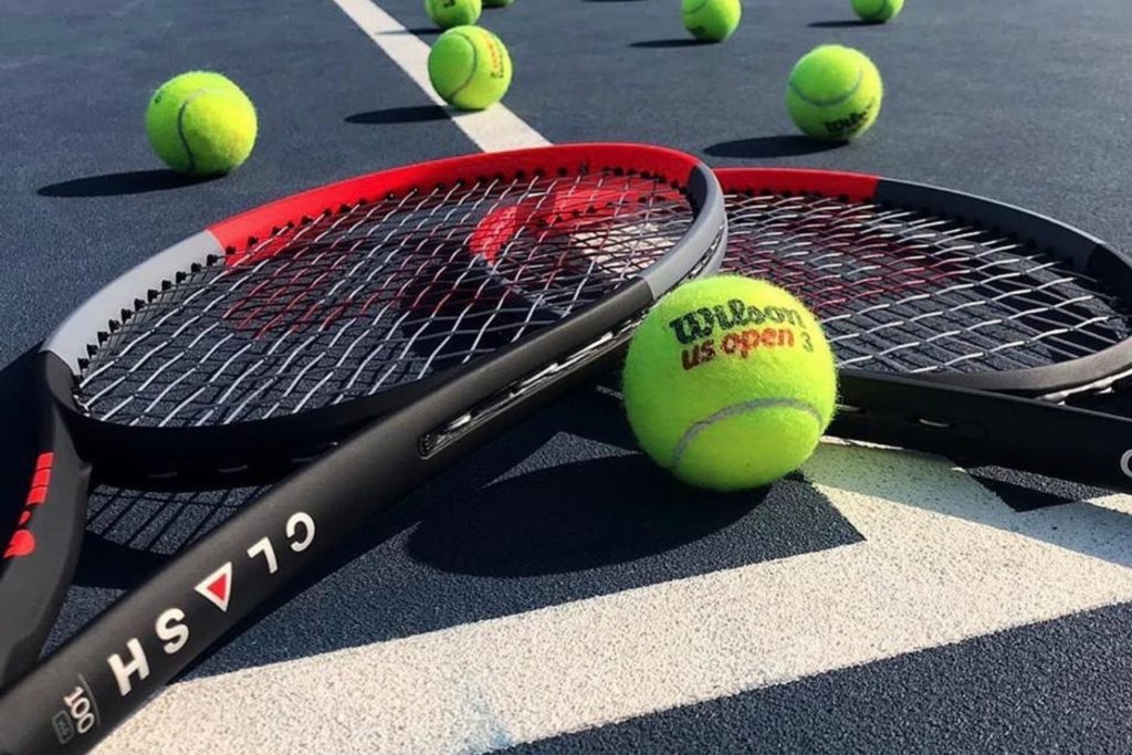 wilson clash 100 tennis racquet with tennis balls